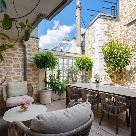 Апартаменты Montmartre *
